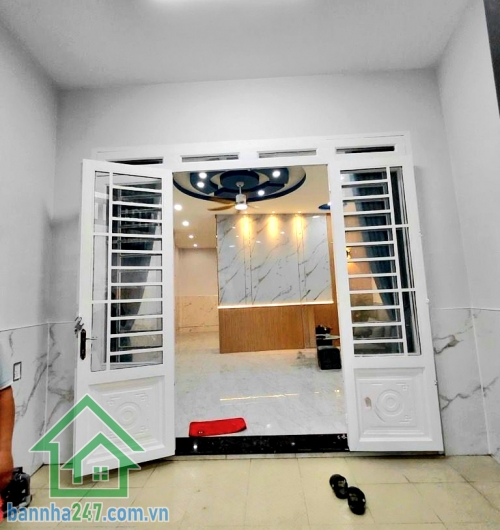 CHỈ 5,7 TỶ – HẺM XE TẢI 7M THÔNG – GẦN AEON MALL – SỔ NỞ HẬU 5M ĐẸP - SÁT MẶT TIỀN – 3 TẦNG KIÊN CỐ – 60M² Diện tích: 60m² – nở hậu 5m cực đẹp Kết cấu: 1 trệt 2 lầu – nhà đúc kiên cố - 3PN – 2WC. Có sân thượng chill, thoáng mát. Hẻm 7m xe tải thông tứ tun
