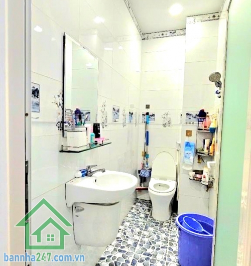 CHỈ 4,85 TỶ – NHÀ MỚI Ở NGAY – HẺM 5M XE HƠI THÔNG – KỀ LÊ THÚC HOẠCH – SÁT CHỢ BÌNH LONG - 2PN - 2WC Vị trí cực đẹp – giáp Tân Phú – gần Ngã Tư 4 Xã – tiện ích bao quanh. Hẻm rộng 5M xe hơi thông thoáng. Chỉ vài bước ra mặt tiền – khu dân trí cao – an ni