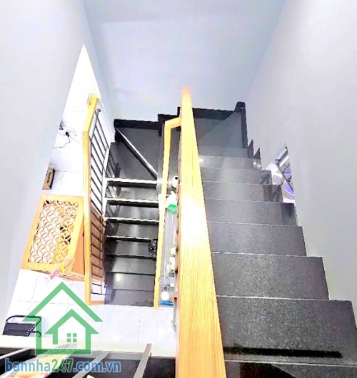 CHỈ 4,85 TỶ – NHÀ MỚI Ở NGAY – HẺM 5M XE HƠI THÔNG – KỀ LÊ THÚC HOẠCH – SÁT CHỢ BÌNH LONG - 2PN - 2WC Vị trí cực đẹp – giáp Tân Phú – gần Ngã Tư 4 Xã – tiện ích bao quanh. Hẻm rộng 5M xe hơi thông thoáng. Chỉ vài bước ra mặt tiền – khu dân trí cao – an ni
