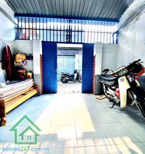 CHỈ 4,4 TỶ – BÌNH TÂN GIÁP TÂN PHÚ – KẾ AEON MALL – HẺM Ô TÔ – 65M² (4×16,25)M – NỞ HẬU – NHÀ CẤP 4 TIỆN XÂY MỚI Hiện trạng: Nhà cấp 4 đã cũ → rất tiện sửa chữa, xây mới