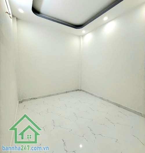 CHỈ 3,75 TỶ – HIẾM – SÁT TÂN PHÚ – NGAY CHỢ BÌNH LONG - NHÀ MỚI XÂY – VÀO Ở NGAY – DT 30,5M² – 2PN – 2WC Kết cấu: • Nhà mới xây, 1 trệt 1 lầu – hoàn thiện đẹp