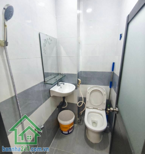 CHỈ 3,2 TỶ – HIẾM CÓ KHÓ TÌM - NHÀ 2 LẦU MỚI XÂY – DTSD 50m² – 2PN – 2WC – VÀO Ở NGAY - HẺM Ô TÔ VÀO ĐƯỢC – SÁT TÂN PHÚ – NGAY CUỐI NGUYỄN SƠN Kết cấu: • 1 trệt 1 lầu mới xây • 2 PN – 2 WC