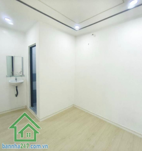 CHỈ 3,2 TỶ – HIẾM CÓ KHÓ TÌM - NHÀ 2 LẦU MỚI XÂY – DTSD 50m² – 2PN – 2WC – VÀO Ở NGAY - HẺM Ô TÔ VÀO ĐƯỢC – SÁT TÂN PHÚ – NGAY CUỐI NGUYỄN SƠN Kết cấu: • 1 trệt 1 lầu mới xây • 2 PN – 2 WC