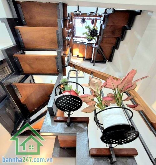 CHỈ 4,8 TỶ – SIÊU PHẨM QUẬN 10 - 3 TẦNG BTCT – 60M² – MỚI 100% – FULL NỘI THẤT SÁT MẶT TIỀN – PHONG CÁCH HIỆN ĐẠI – HẺM THÔNG 4M Kết cấu: • 1 trệt 2 lầu mới.