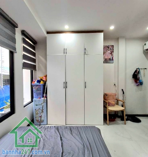 CHỈ 4,8 TỶ – SIÊU PHẨM QUẬN 10 - 3 TẦNG BTCT – 60M² – MỚI 100% – FULL NỘI THẤT SÁT MẶT TIỀN – PHONG CÁCH HIỆN ĐẠI – HẺM THÔNG 4M Kết cấu: • 1 trệt 2 lầu mới.