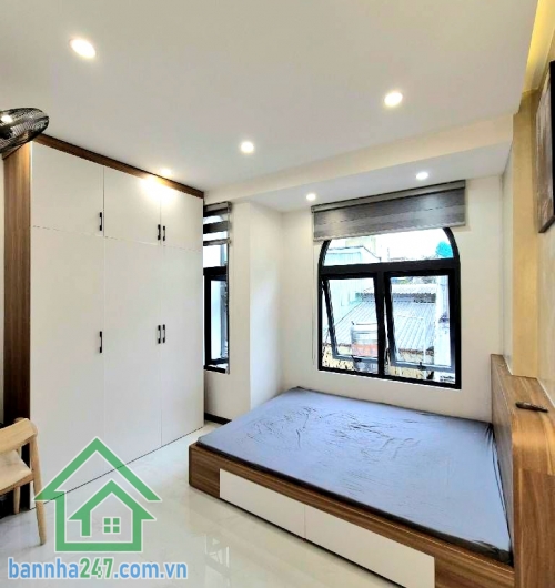 CHỈ 4,8 TỶ – SIÊU PHẨM QUẬN 10 - 3 TẦNG BTCT – 60M² – MỚI 100% – FULL NỘI THẤT SÁT MẶT TIỀN – PHONG CÁCH HIỆN ĐẠI – HẺM THÔNG 4M Kết cấu: • 1 trệt 2 lầu mới.
