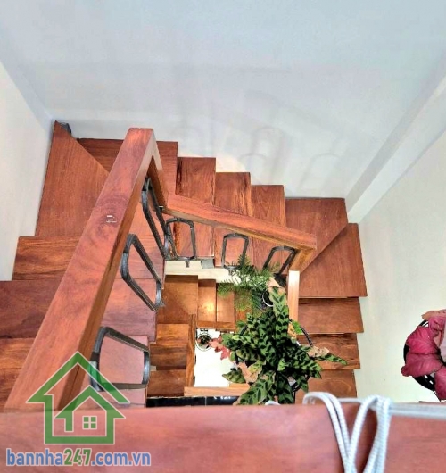 CHỈ 4,8 TỶ – SIÊU PHẨM QUẬN 10 - 3 TẦNG BTCT – 60M² – MỚI 100% – FULL NỘI THẤT SÁT MẶT TIỀN – PHONG CÁCH HIỆN ĐẠI – HẺM THÔNG 4M Kết cấu: • 1 trệt 2 lầu mới.