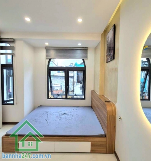 CHỈ 4,8 TỶ – SIÊU PHẨM QUẬN 10 - 3 TẦNG BTCT – 60M² – MỚI 100% – FULL NỘI THẤT SÁT MẶT TIỀN – PHONG CÁCH HIỆN ĐẠI – HẺM THÔNG 4M Kết cấu: • 1 trệt 2 lầu mới.