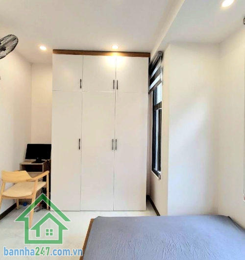 CHỈ 4,8 TỶ – SIÊU PHẨM QUẬN 10 - 3 TẦNG BTCT – 60M² – MỚI 100% – FULL NỘI THẤT SÁT MẶT TIỀN – PHONG CÁCH HIỆN ĐẠI – HẺM THÔNG 4M Kết cấu: • 1 trệt 2 lầu mới.