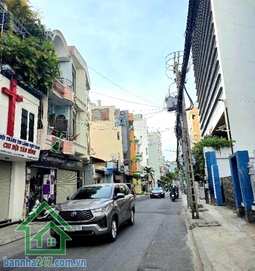 CHỈ 13,5 TỶ – MẶT TIỀN KINH DOANH ĐƯỜNG 10M - DT 68m² (4x17)m – NHÀ 2 TẦNG – ĐANG CHO THUÊ 20TR/THÁNG Vị trí đắc địa – trung tâm Tân Bình: • Gần Trường Chinh