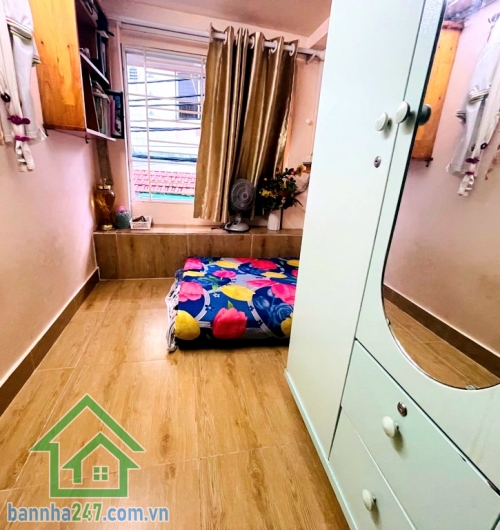 CHỈ 2 TỶ – NHÀ 3 TẦNG - DTSD: 30M² – HẺM XE TẢI 5M - TT TÂN PHÚ GIÁP TÂN BÌNH - 2PN - 1WC Diện tích: nhà nhỏ gọn, sổ vuông đẹp Kết cấu: 3 tầng xây kiên cố 