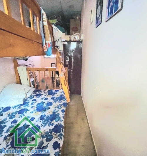 CHỈ 2 TỶ – NHÀ 3 TẦNG - DTSD: 30M² – HẺM XE TẢI 5M - TT TÂN PHÚ GIÁP TÂN BÌNH - 2PN - 1WC Diện tích: nhà nhỏ gọn, sổ vuông đẹp Kết cấu: 3 tầng xây kiên cố 