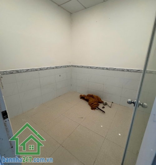 SIÊU PHẨM LÔ GÓC - chợ Lê Đình Cẩn - Khu Tên Lửa – 51m² – GIÁ CHỈ 3.4 TỶ  DT: 4 x 13m (sổ vuông vức, lô góc 2 mặt thoáng)  Hiện trạng: Nhà cấp 4, 1PN, bếp, Nhà cấp 4, 1PN, bếp, 1 WC – tiện xây mới hoặc sửa chữa theo nhu cầu. 