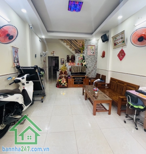 MẶT TIỀN KINH DOANH – GẦN NGÃ TƯ BỐN XÃ – 6,95 TỶ Diện tích: 4,1 x 21m – 86m² – Sổ hồng riêng Kết cấu: 1 trệt 1 lầu, 3PN (có PN trệt), 2WC, phòng thờ, sân sau rộng.