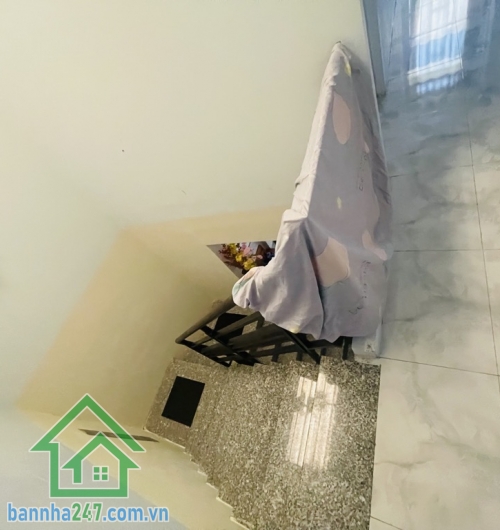 MẶT TIỀN KINH DOANH – GẦN NGÃ TƯ BỐN XÃ – 6,95 TỶ Diện tích: 4,1 x 21m – 86m² – Sổ hồng riêng Kết cấu: 1 trệt 1 lầu, 3PN (có PN trệt), 2WC, phòng thờ, sân sau rộng.