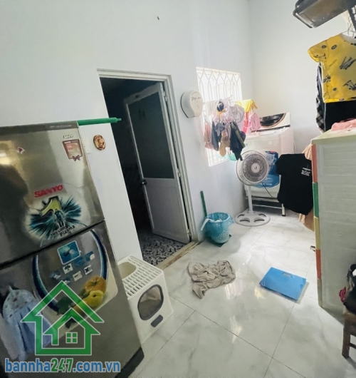MẶT TIỀN KINH DOANH – GẦN NGÃ TƯ BỐN XÃ – 6,95 TỶ Diện tích: 4,1 x 21m – 86m² – Sổ hồng riêng Kết cấu: 1 trệt 1 lầu, 3PN (có PN trệt), 2WC, phòng thờ, sân sau rộng.