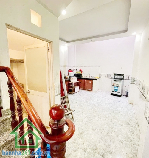 NHÀ ĐẸP 3 TẦNG – HXH TRÁNH NHAU – SÁT SIÊU THỊ AEON TÂN PHÚ - 3PN – 3WC – sân để xe riêng  Diện tích 4x14m – BTCT 3 tầng kiên cố, có sân thượng. 3PN – 3WC – sân để xe riêng 