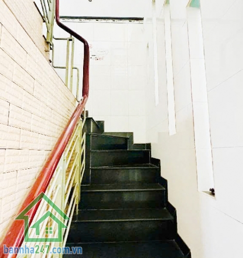 CHỈ 5.5 TỶ MTKD HẺM NHỰA 10M – NHÀ 3 TẦNG – 56M² Vị trí vàng: gần Aeon Mall, chợ, trường học, hẻm 10m thông tứ hướng Diện tích 4x14m vuông vức, 1 trệt 1 lầu sân thượng - 2PN rộng, phòng thể dục, sân phơi, 2WC