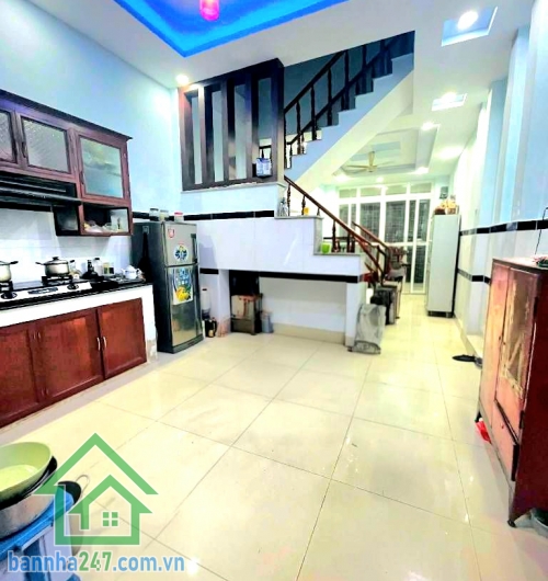 CHỈ 5,4 TỶ – HẺM NHỰA 8M Ô TÔ THÔNG – GIÁP TÂN PHÚ - DT: 60m² - 2 TẦNG - 3 PN - 2WC * Diện tích: 60m² * Kết cấu: 1 trệt 1 lầu * Công năng: 3PN – 2 WC