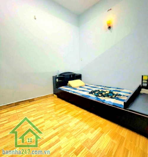 CHỈ 5,4 TỶ – HẺM NHỰA 8M Ô TÔ THÔNG – GIÁP TÂN PHÚ - DT: 60m² - 2 TẦNG - 3 PN - 2WC * Diện tích: 60m² * Kết cấu: 1 trệt 1 lầu * Công năng: 3PN – 2 WC
