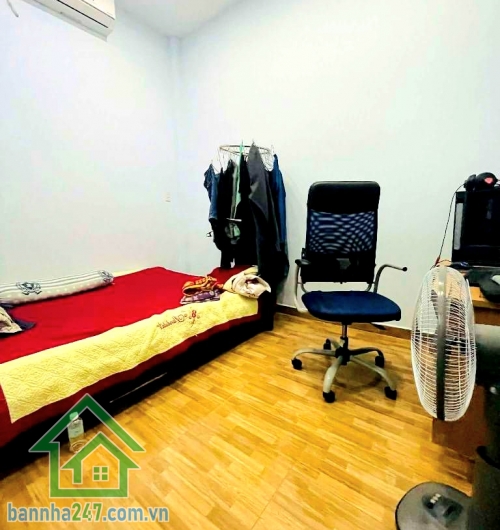 CHỈ 5,4 TỶ – HẺM NHỰA 8M Ô TÔ THÔNG – GIÁP TÂN PHÚ - DT: 60m² - 2 TẦNG - 3 PN - 2WC * Diện tích: 60m² * Kết cấu: 1 trệt 1 lầu * Công năng: 3PN – 2 WC