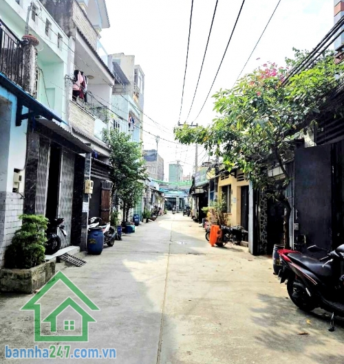 CHỈ 5,4 TỶ – HẺM NHỰA 8M Ô TÔ THÔNG – GIÁP TÂN PHÚ - DT: 60m² - 2 TẦNG - 3 PN - 2WC * Diện tích: 60m² * Kết cấu: 1 trệt 1 lầu * Công năng: 3PN – 2 WC