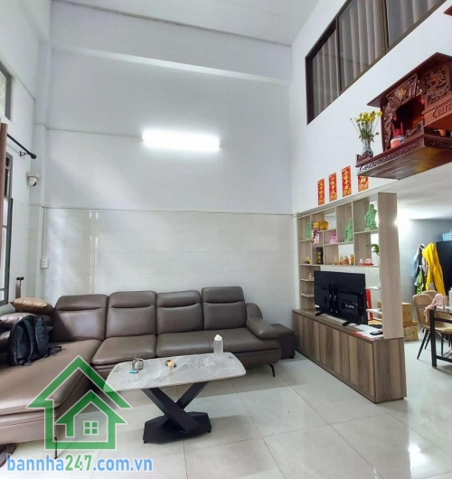 NHỈNH 7 TỶ - TRUNG TÂM Q11 – NHÀ 2 MẶT HẺM OTO – Ở NGAY  Vị trí cực đẹp, 2 mặt tiền hẻm trước sau – thông thoáng, xe hơi vào tận nhà 
