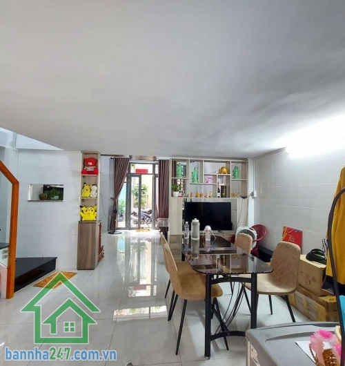 NHỈNH 7 TỶ - TRUNG TÂM Q11 – NHÀ 2 MẶT HẺM OTO – Ở NGAY  Vị trí cực đẹp, 2 mặt tiền hẻm trước sau – thông thoáng, xe hơi vào tận nhà 
