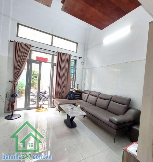 NHỈNH 7 TỶ - TRUNG TÂM Q11 – NHÀ 2 MẶT HẺM OTO – Ở NGAY  Vị trí cực đẹp, 2 mặt tiền hẻm trước sau – thông thoáng, xe hơi vào tận nhà 